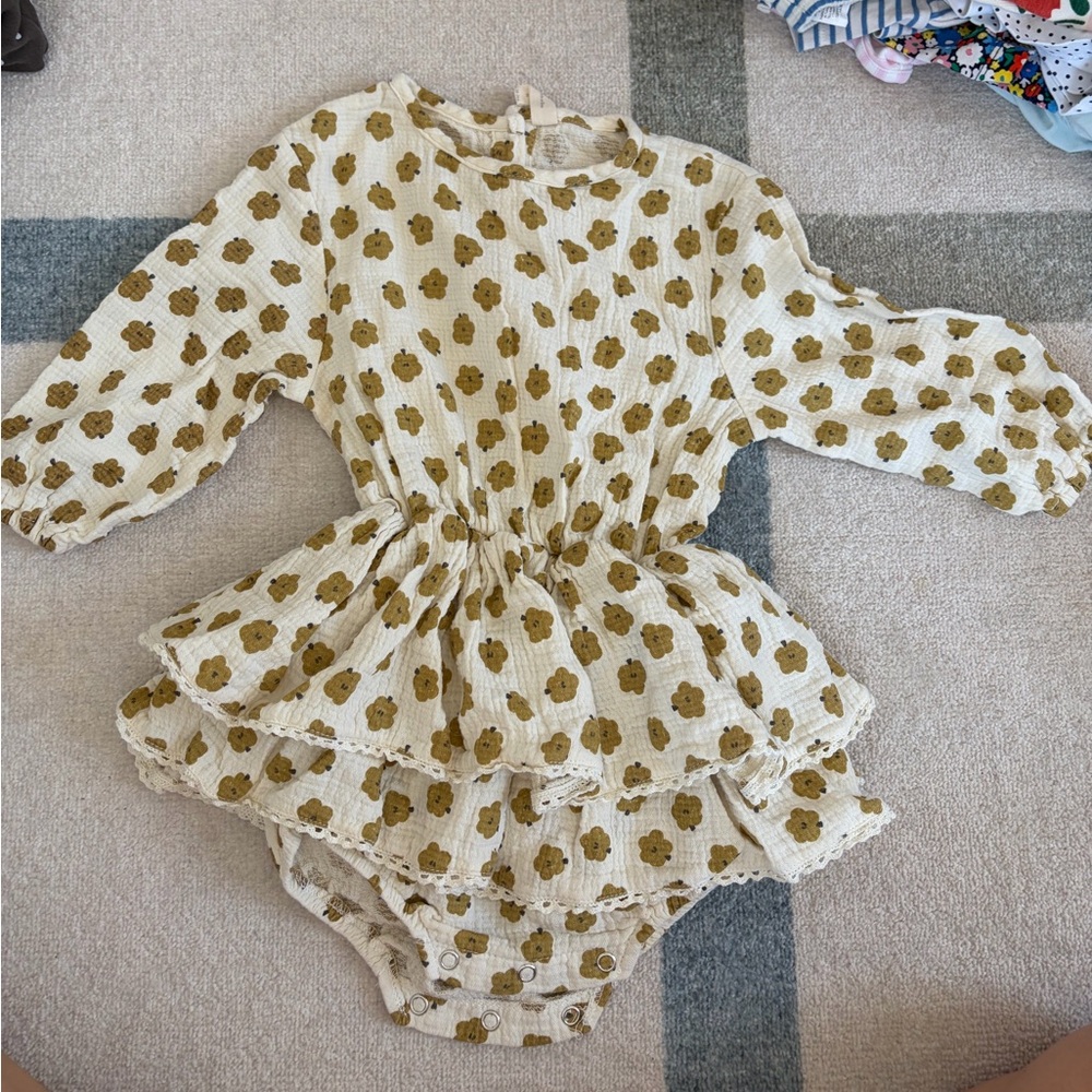 Q by Quincy Mae romper 18-24 mo
